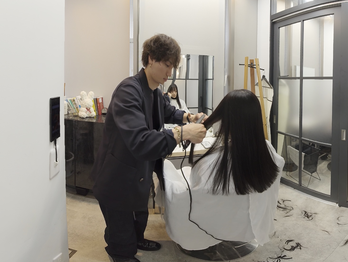 ストレート施術中の様子 表参道 NEHAN
