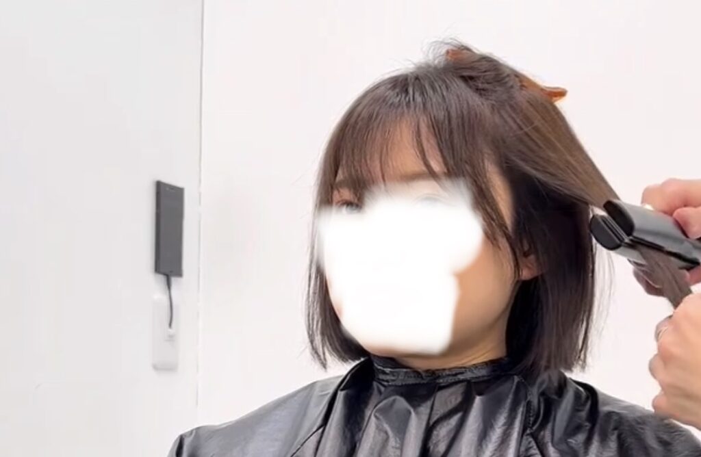 絹女プロ ボブ 施術中 横から アイロン