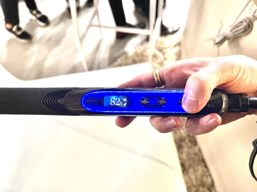 絹女サファイアストレートプロ 温度ディスプレイ