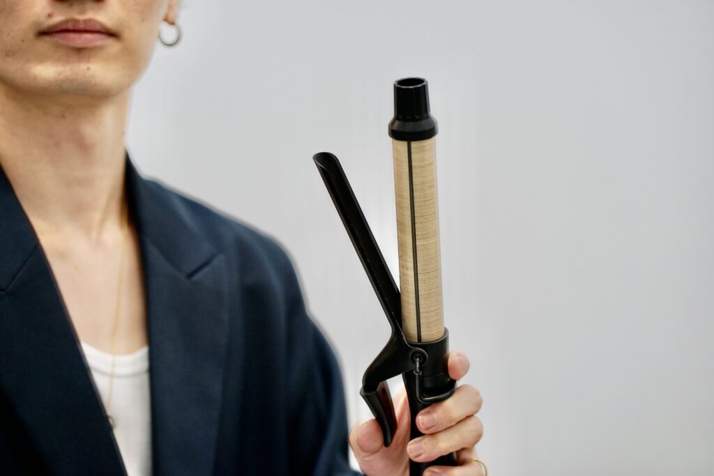 美容師 天ヶ瀬哲平 絹女プロ コテを持つ