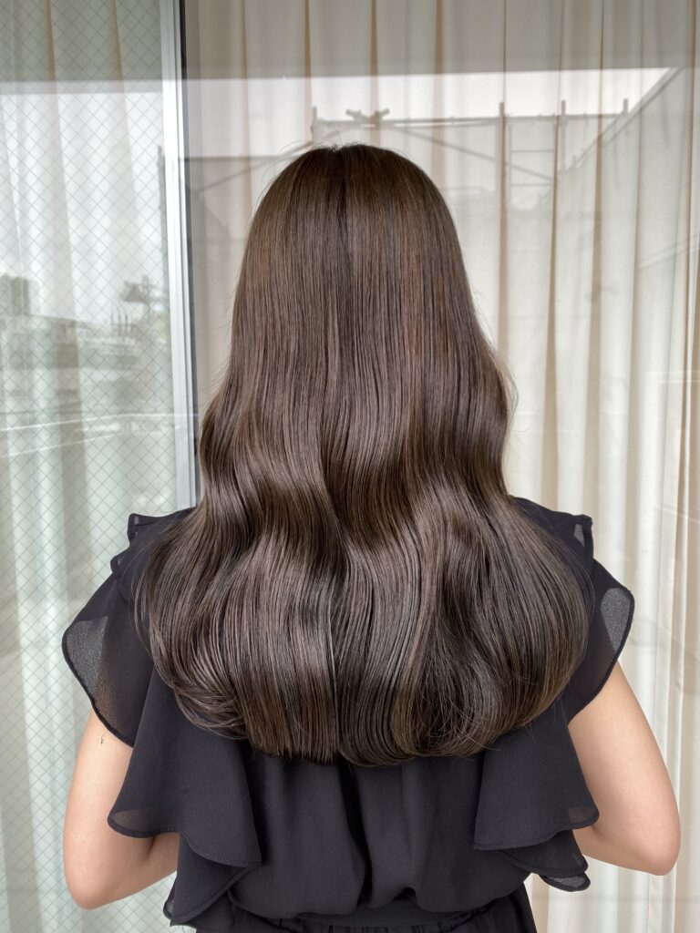 絹女プロコテで巻いた左右対称のロングカール