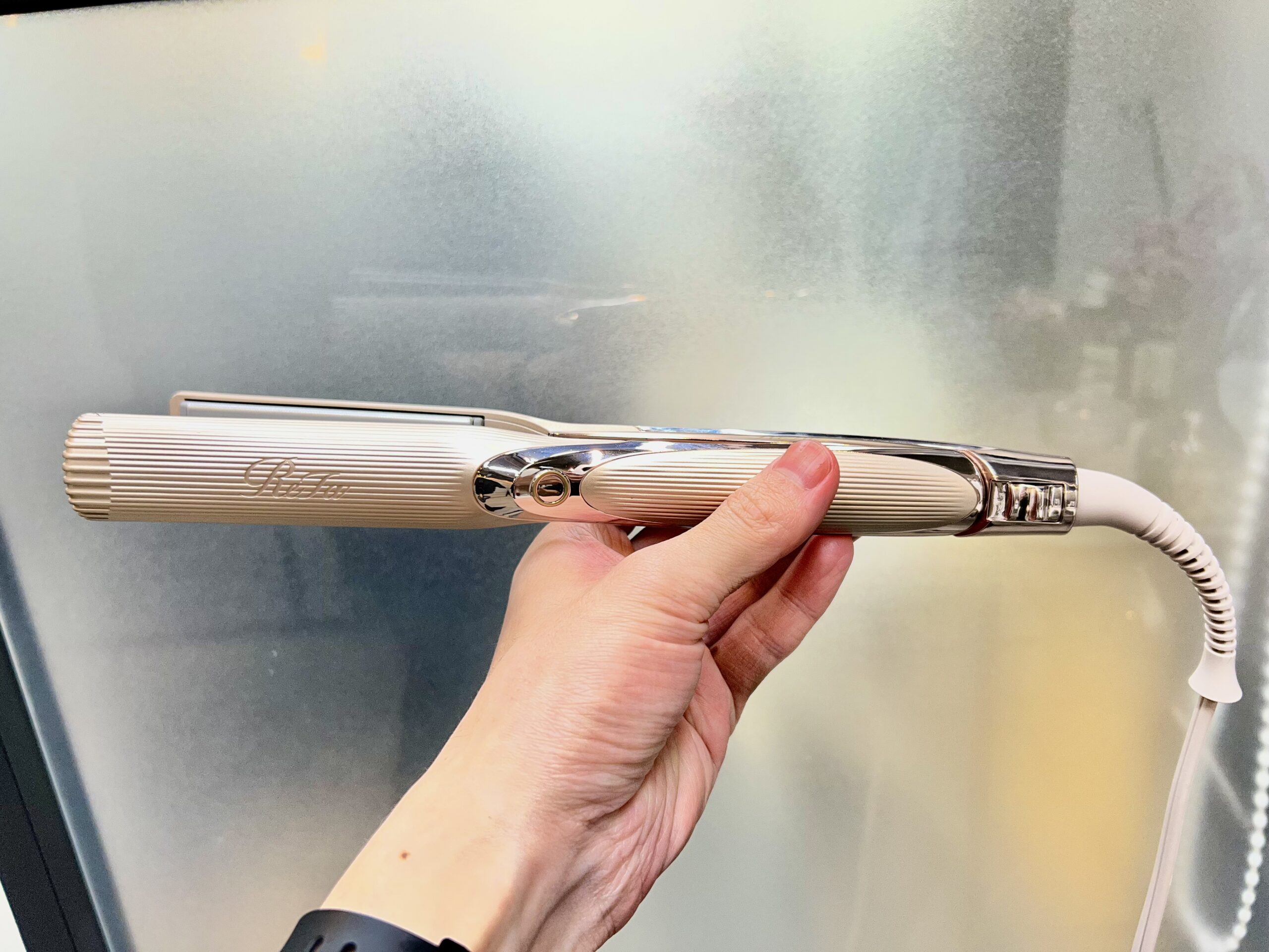 リファ ストレートアイロン プロ+（最新モデル）の実機